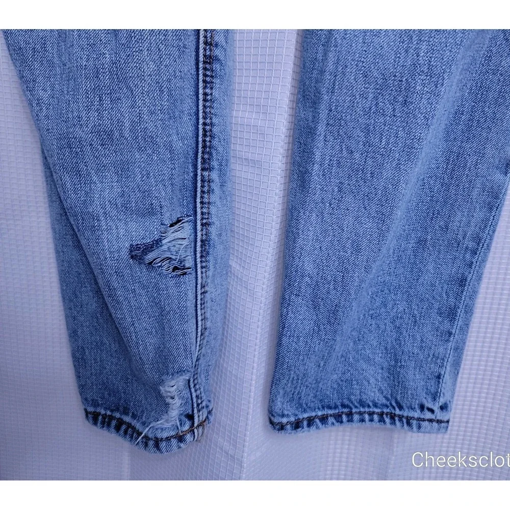 American Eagle Tomgirl Distressed Light Wash Button Fly Jeans size 4 Regular